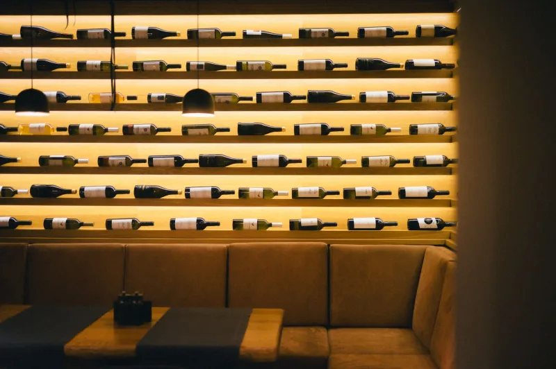 The Silent Host: How Upscale Lounges Engineer Their Spaces to Spark Genuine Human Connection