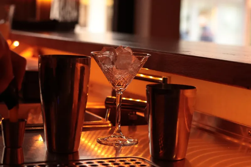 The Right Moment: How Strategic Arrival Unlocks the Best a Lounge Has to Offer